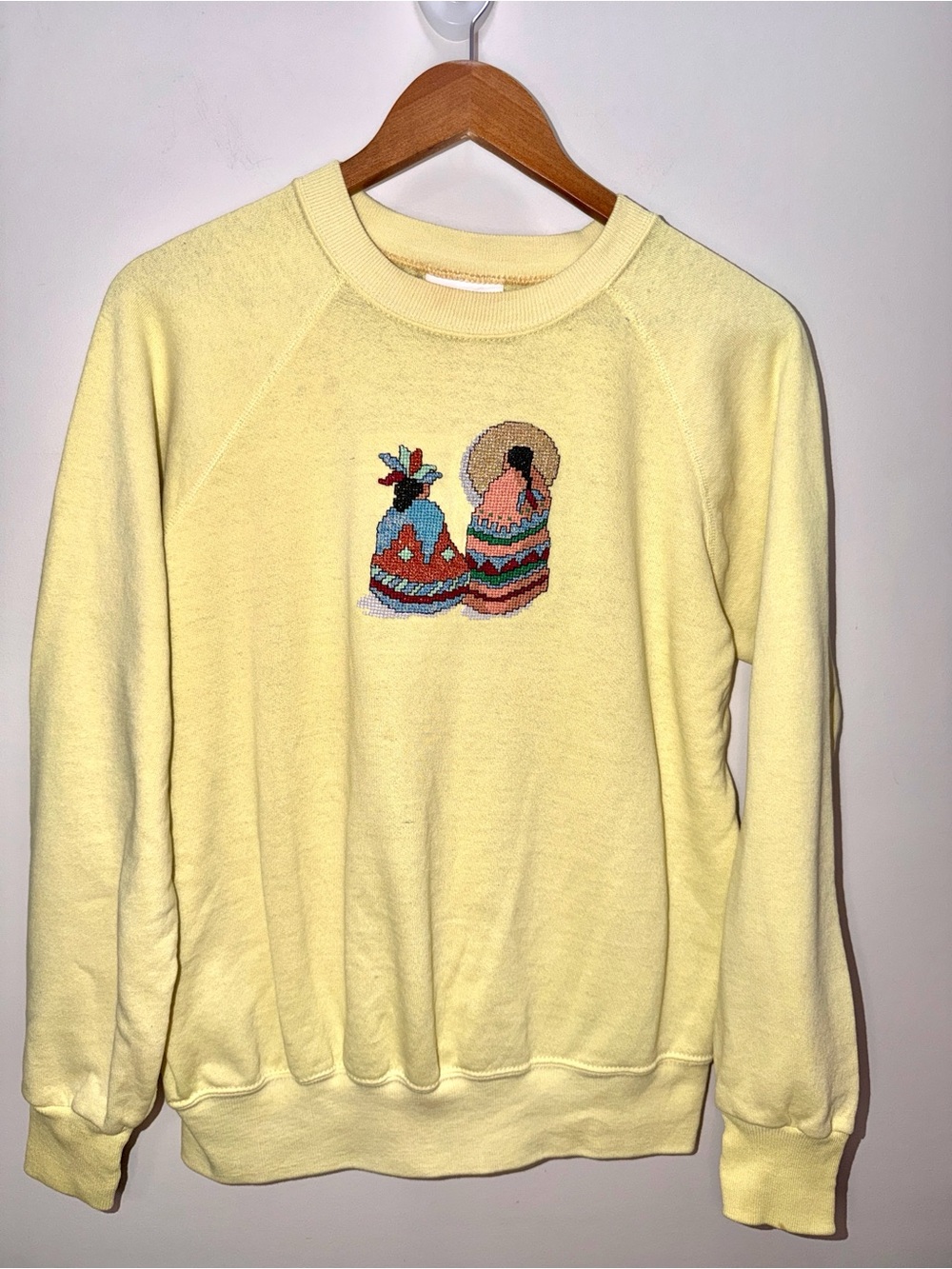 Vintage 80s Bassett-Walker Embroidered Crewneck Sweater Size L 25x23.5 Made inUS